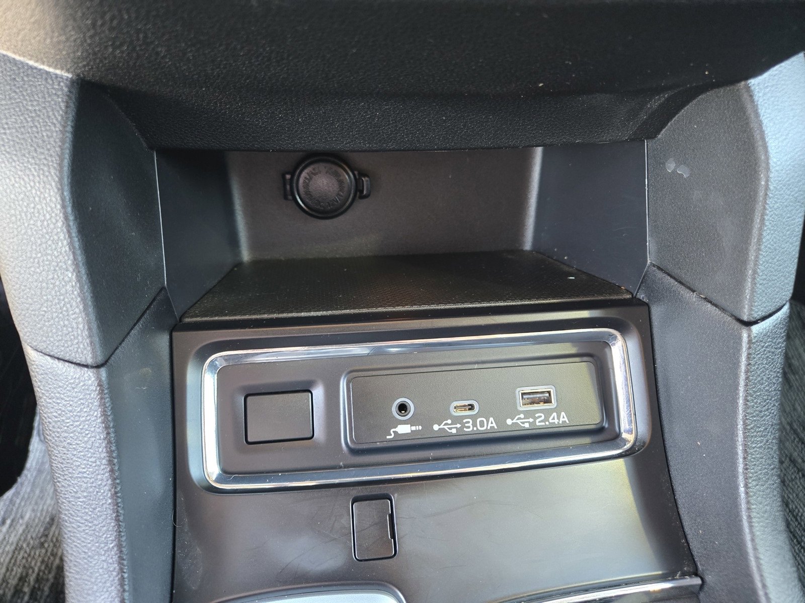 Used 2024 Subaru Ascent Premium w/ Convenience Package image 20