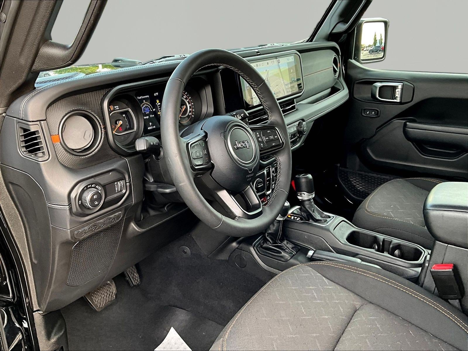 Used 2025 Jeep Gladiator Mojave w/ Convenience Group AWD/4WD image 17