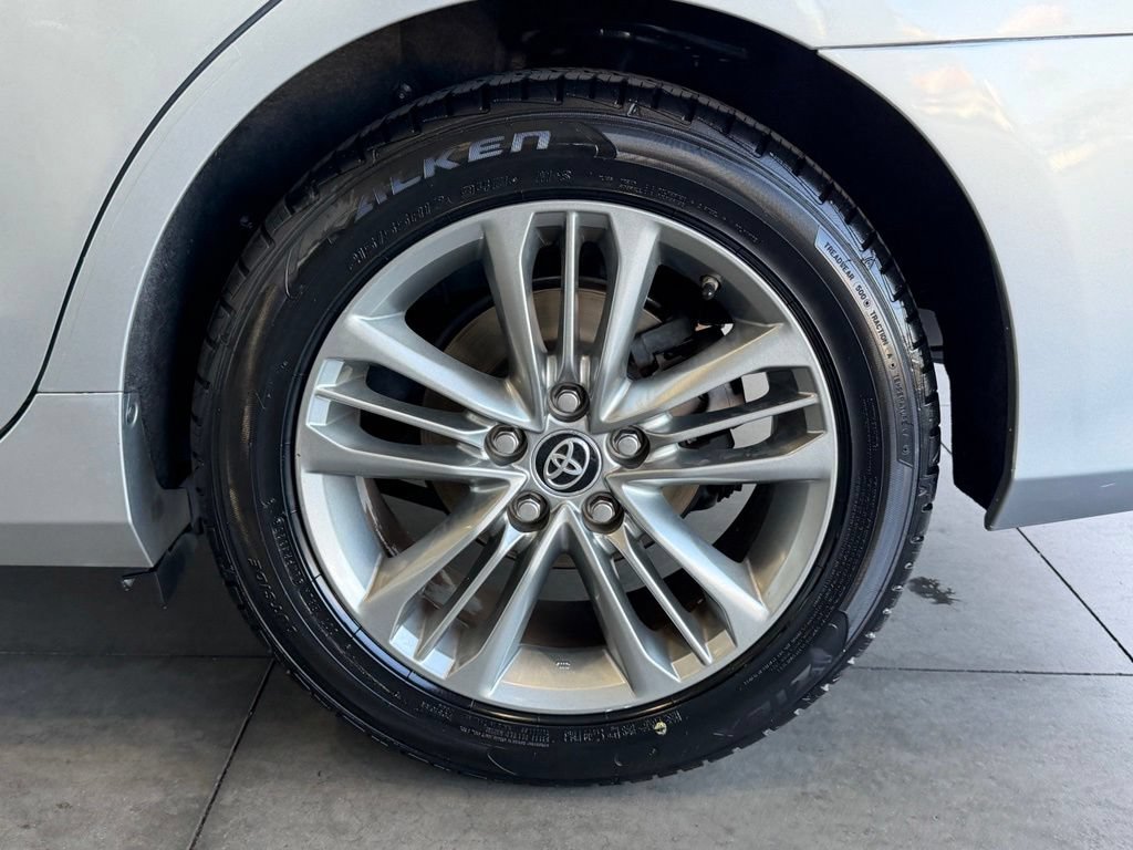 Used 2015 Toyota Camry SE FWD image 16