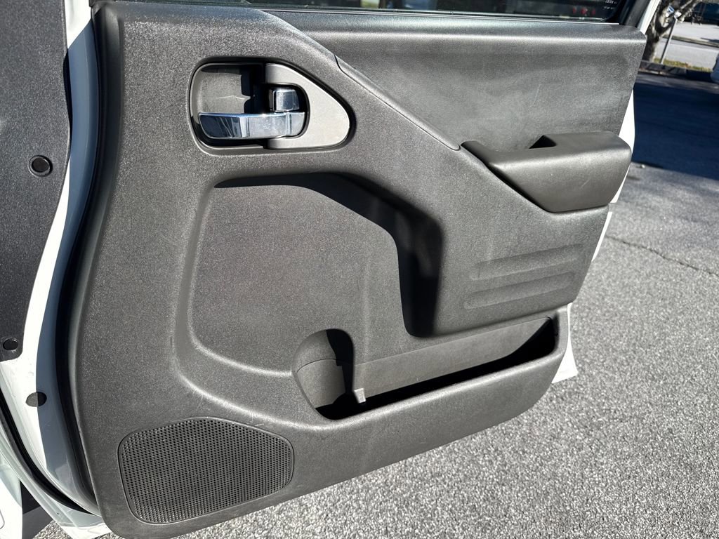 Used 2018 Nissan Frontier SV image 14