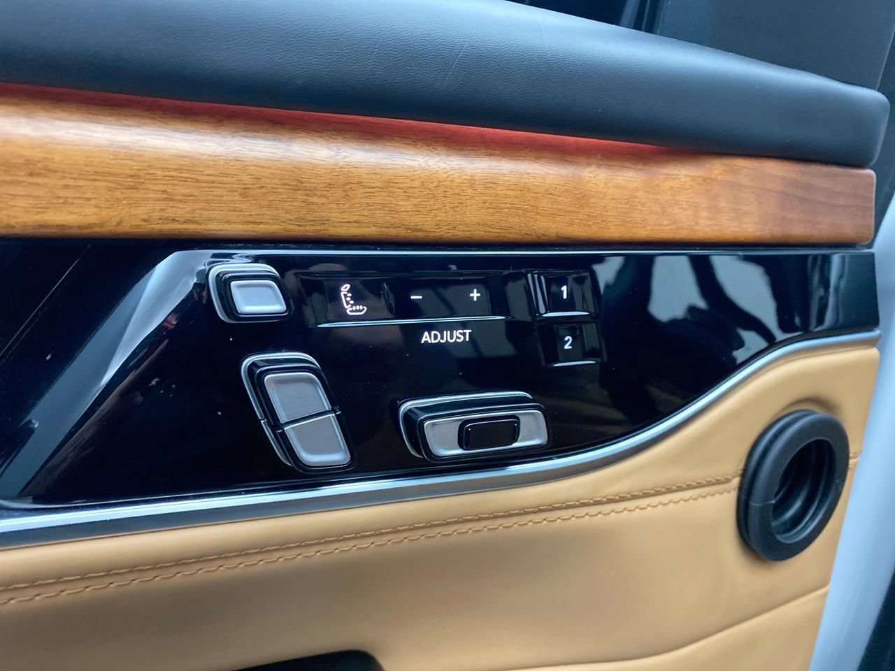 Used 2022 Jeep Grand Wagoneer Series III w/ Rear Seat Video Group 1 AWD/4WD image 13