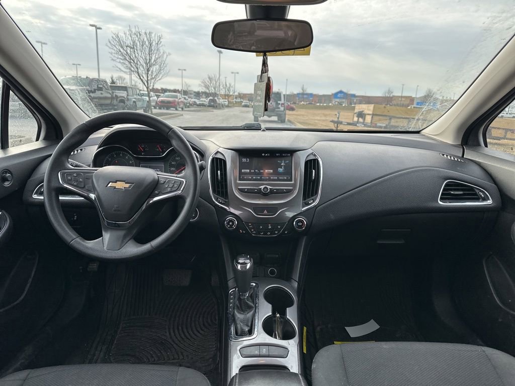 Used 2018 Chevrolet Cruze LT w/ Convenience Package image 18