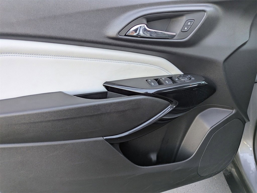 Used 2025 Chevrolet Trax LT w/ LT Convenience Package image 15