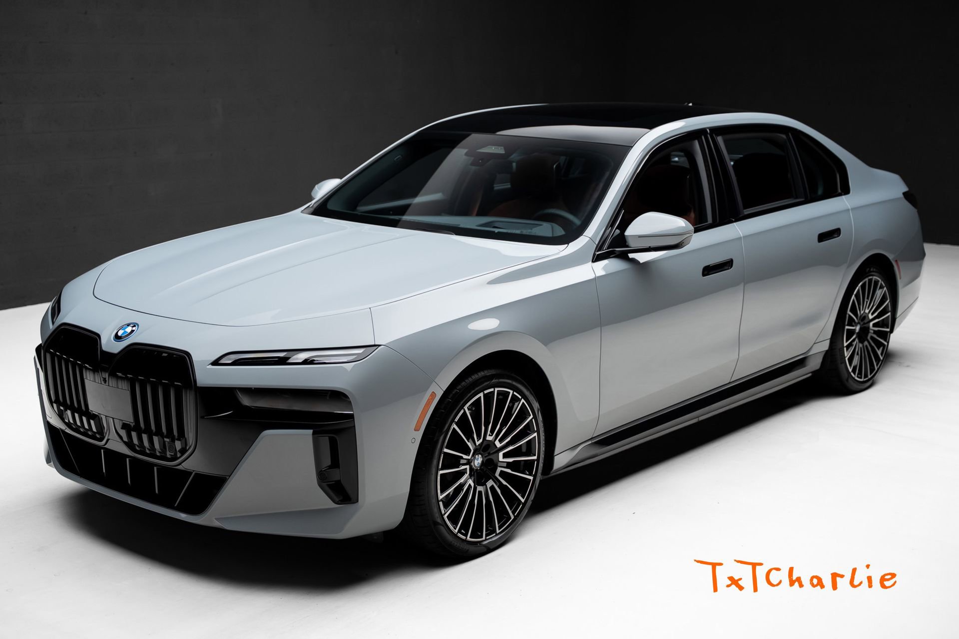 Used 2024 BMW i7 eDrive50 w/ M Sport Package image 1