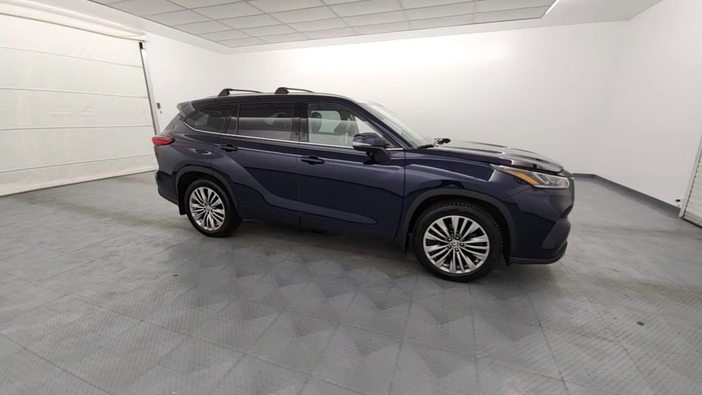 Used 2021 Toyota Highlander Limited image 9