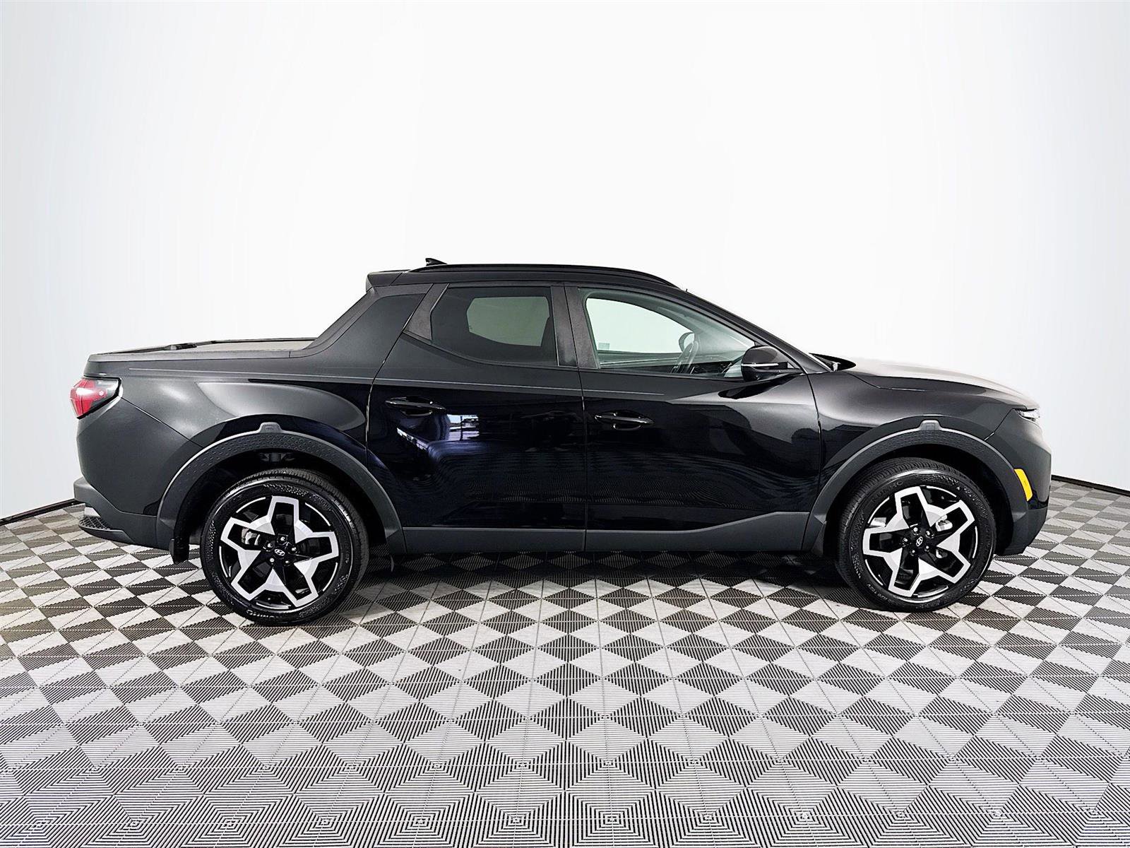 Certified 2024 Hyundai Santa Cruz Limited image 4