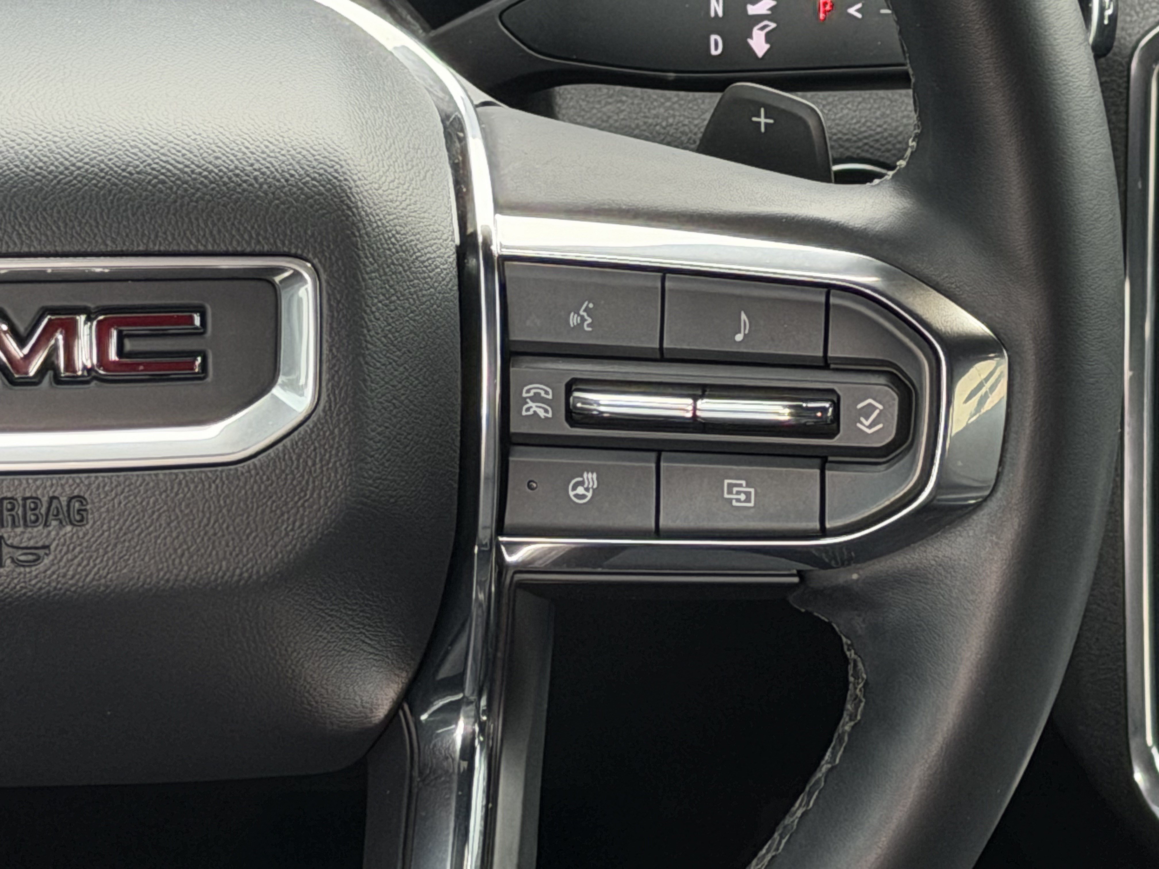 Used 2025 GMC Acadia Elevation w/ Elevation Premium Package FWD image 14