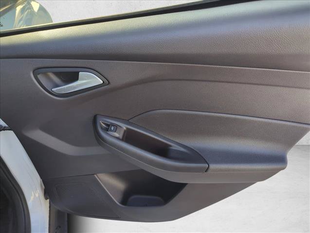 Used 2013 Ford Focus SE FWD image 25
