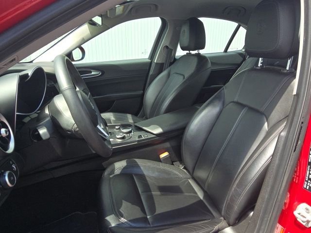 Used 2019 Alfa Romeo Giulia AWD w/ Nero Edizione image 7