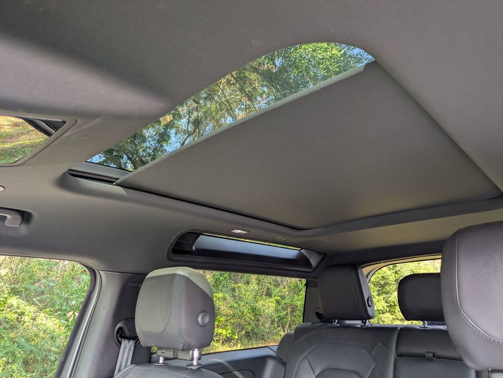 Used 2023 Land Rover Defender 90 S image 18