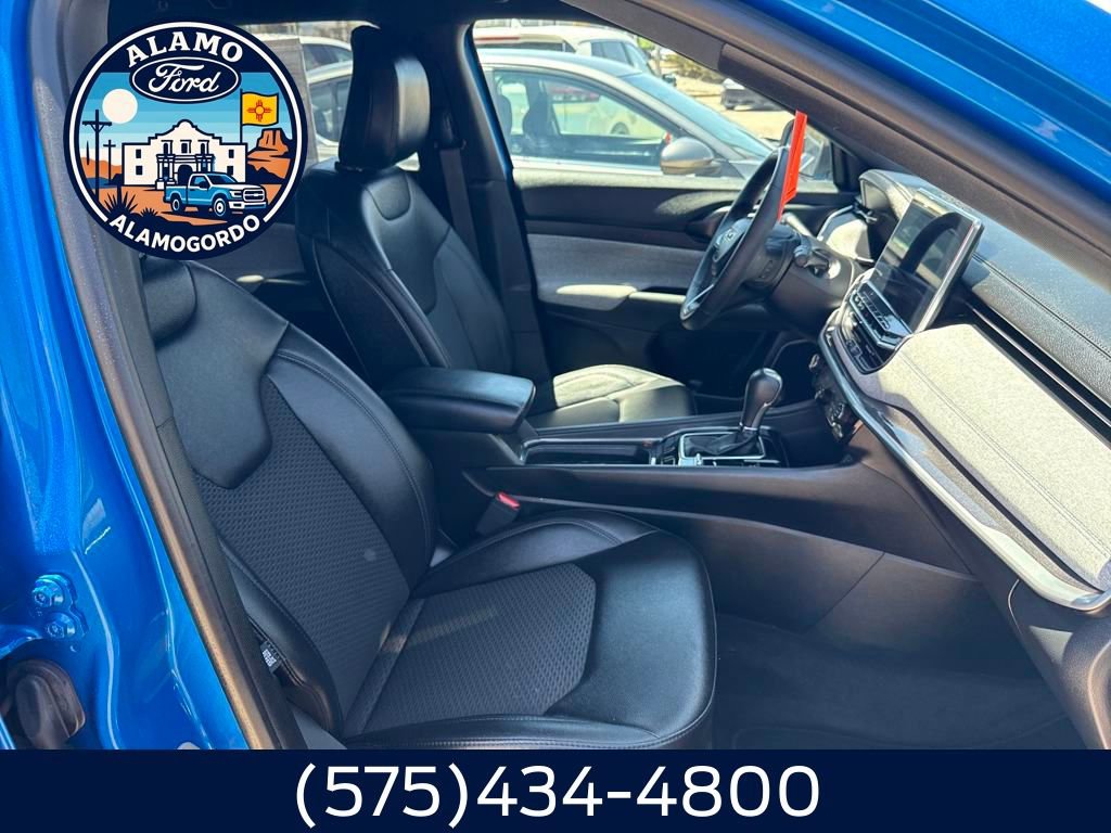 Used 2024 Jeep Compass Latitude image 23