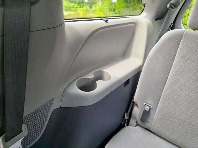 Used 2019 Toyota Sienna LE w/ LE Preferred Package FWD image 49