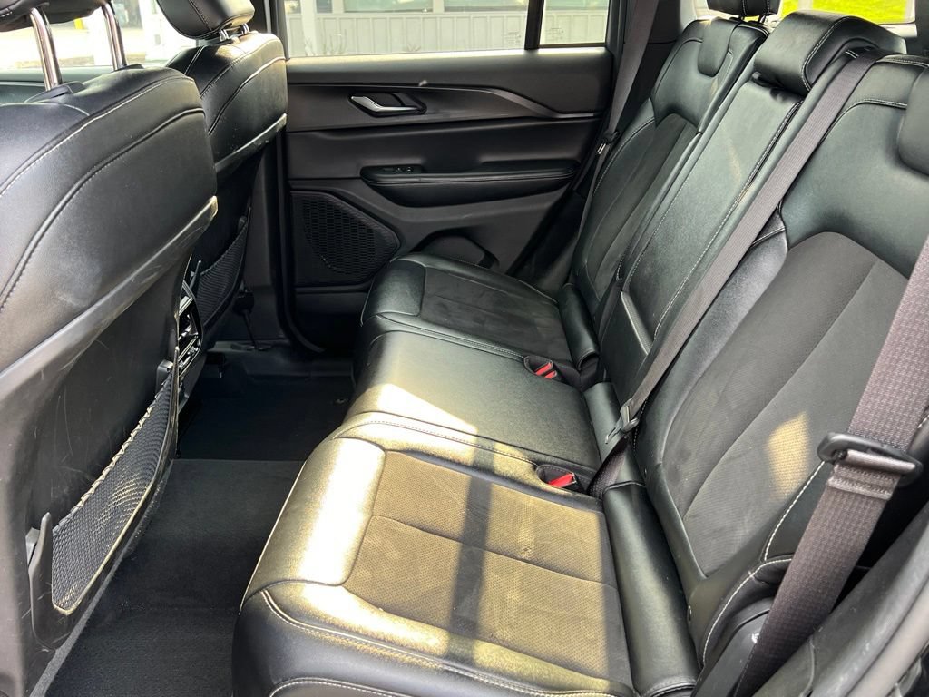 Used 2024 Jeep Grand Cherokee Altitude AWD/4WD image 35