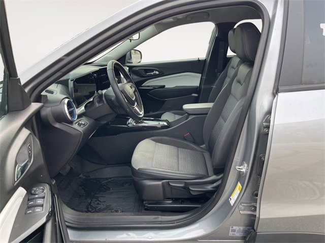 Used 2024 Chevrolet Trax LT w/ Driver Confidence Package image 9