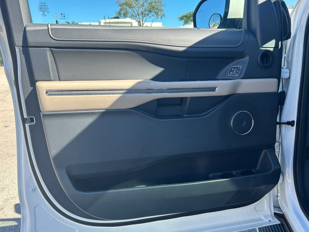 Used 2022 Ford Expedition XLT image 36