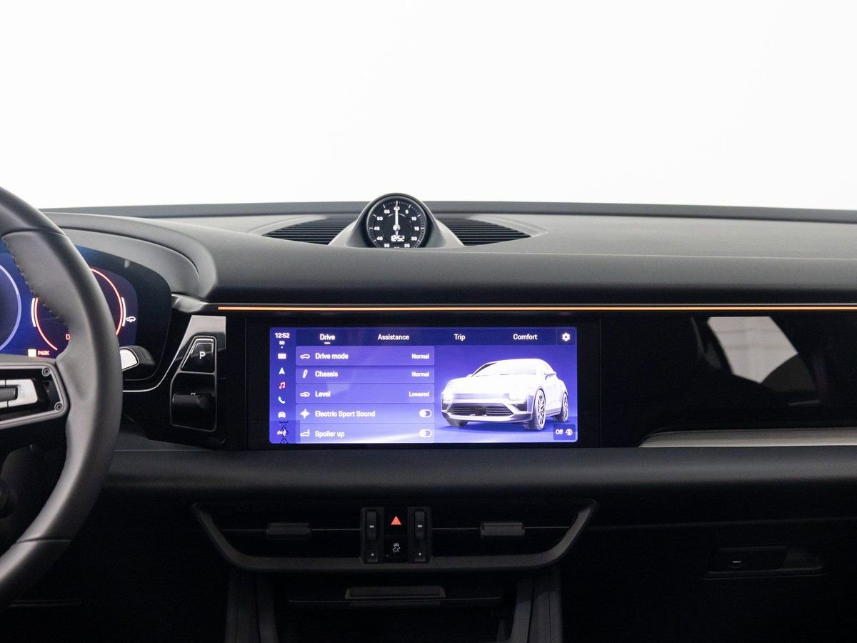 New 2025 Porsche Macan 4S Electric image 14