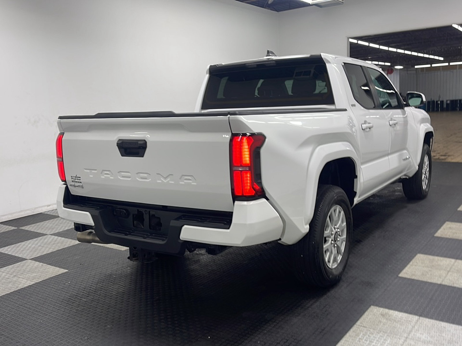 Used 2025 Toyota Tacoma SR5 AWD/4WD image 18