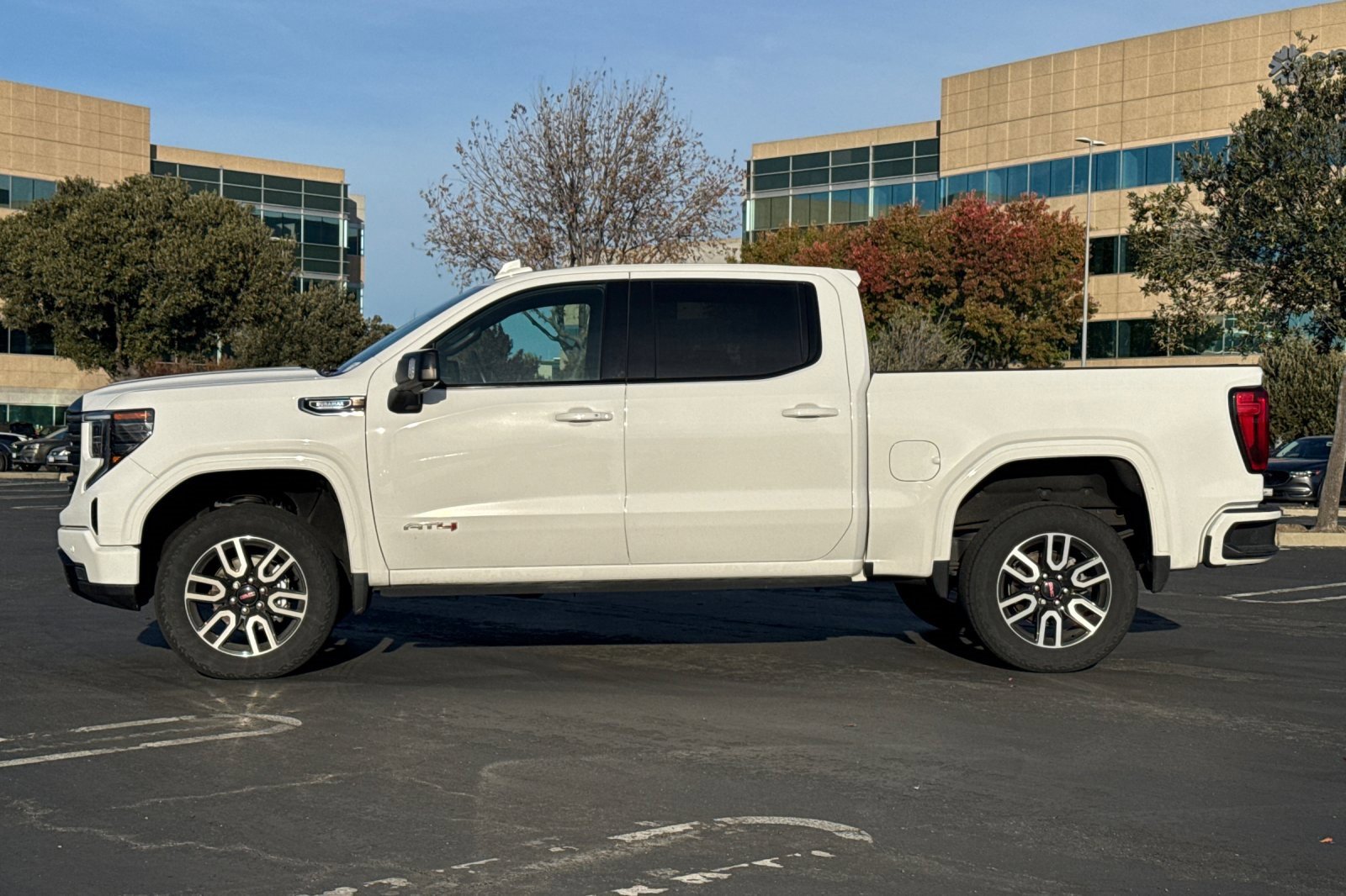 Used 2022 GMC Sierra 1500 AT4 w/ AT4 Premium Package image 7