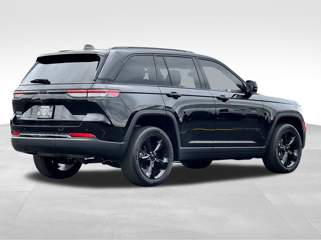 Used 2023 Jeep Grand Cherokee Altitude AWD/4WD image 7