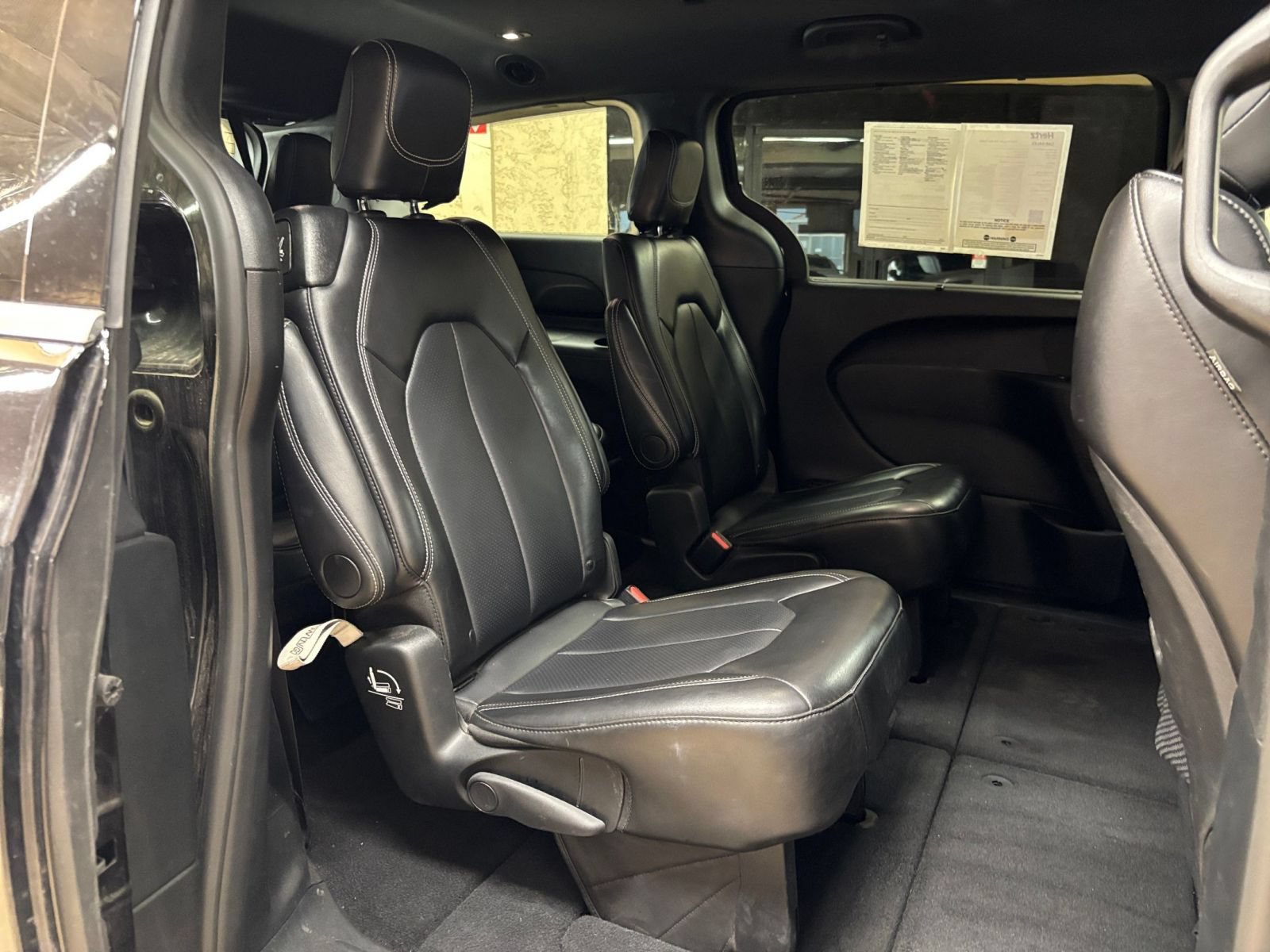 Used 2025 Chrysler Pacifica Select FWD image 26