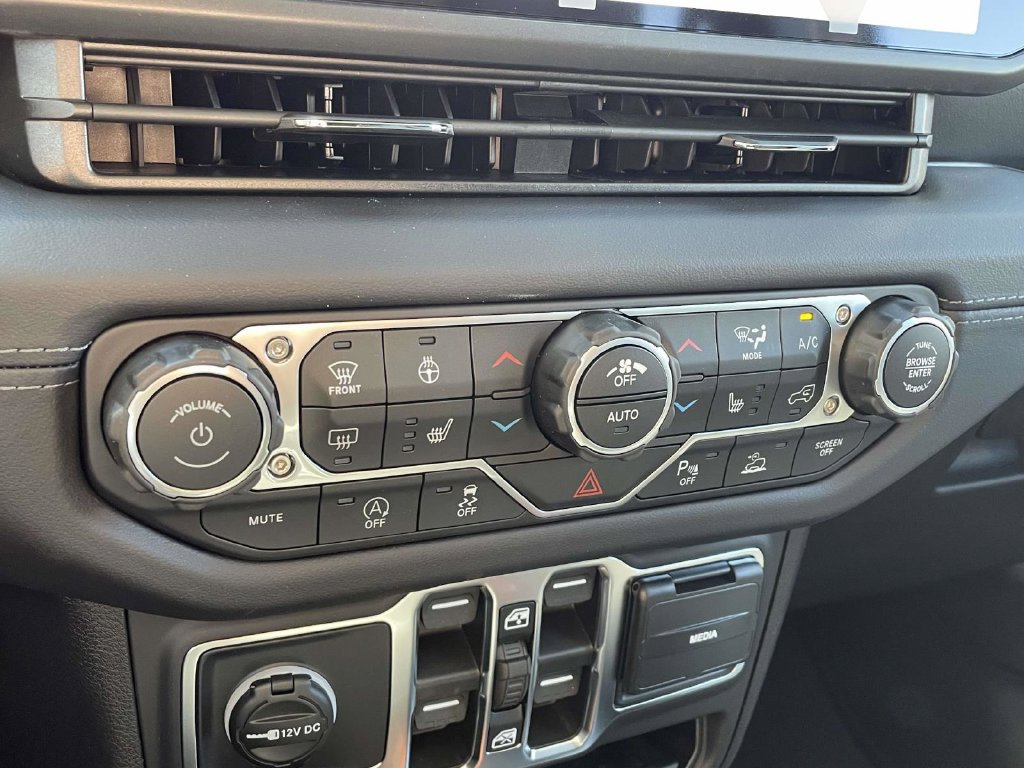 New 2027 Jeep Wrangler Unlimited Sahara AWD/4WD image 38