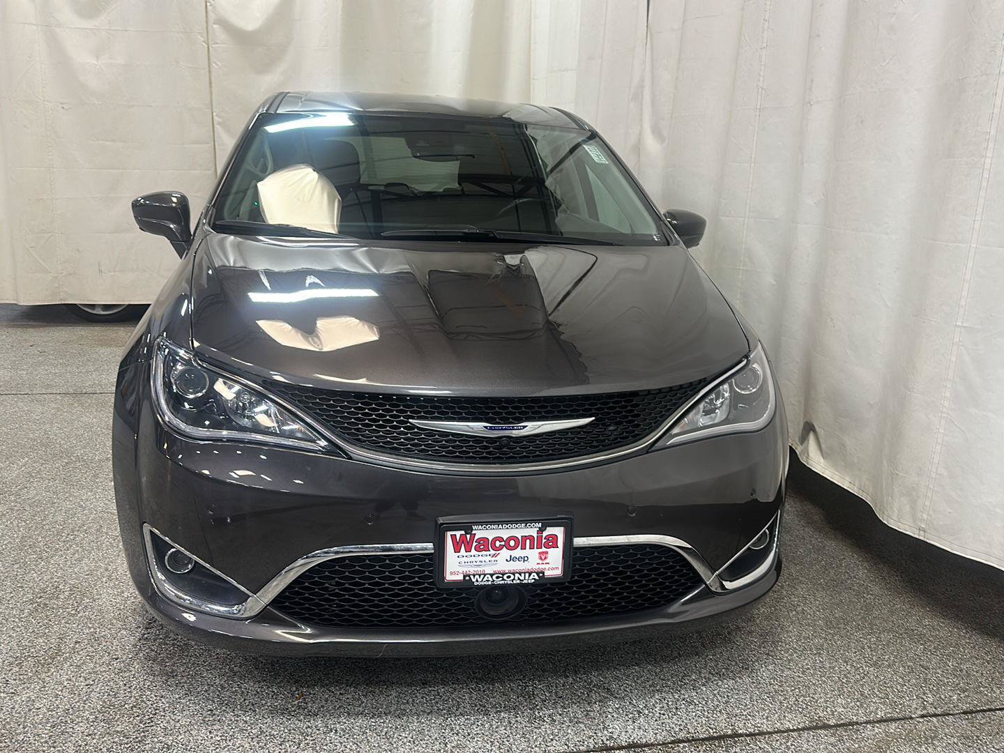 Used 2019 Chrysler Pacifica Touring Plus w/ Advanced Safetytec Group FWD image 8