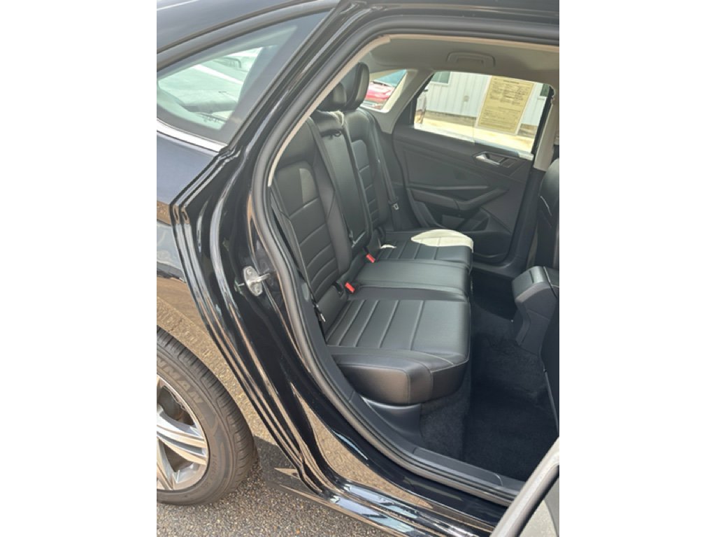 Used 2024 Volkswagen Jetta SE image 21