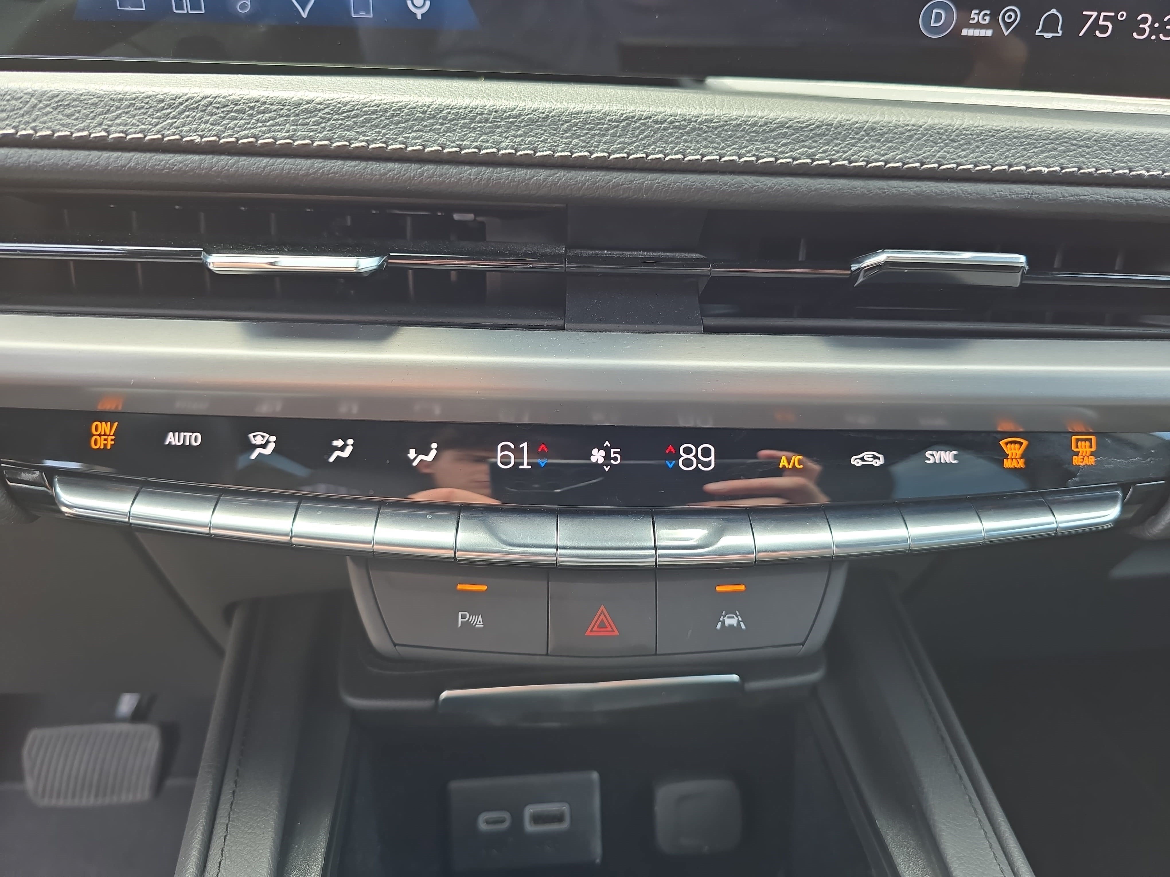 Certified 2025 Cadillac XT4 Premium Luxury AWD/4WD image 22