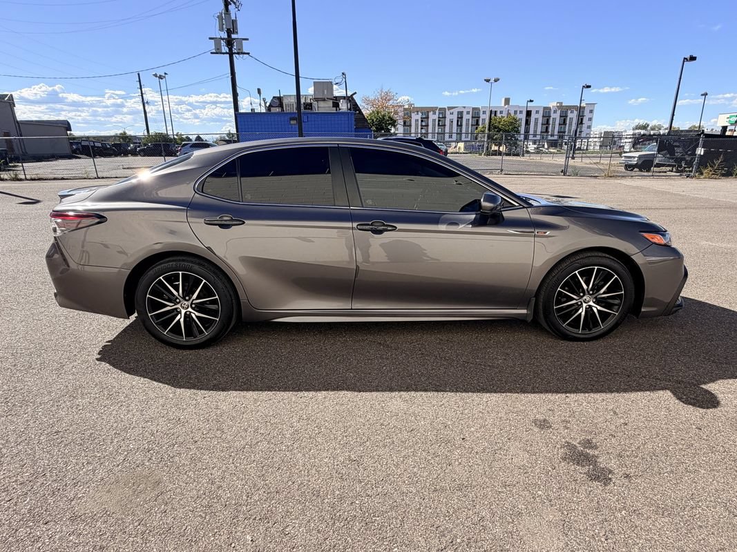 Used 2021 Toyota Camry SE FWD image 6