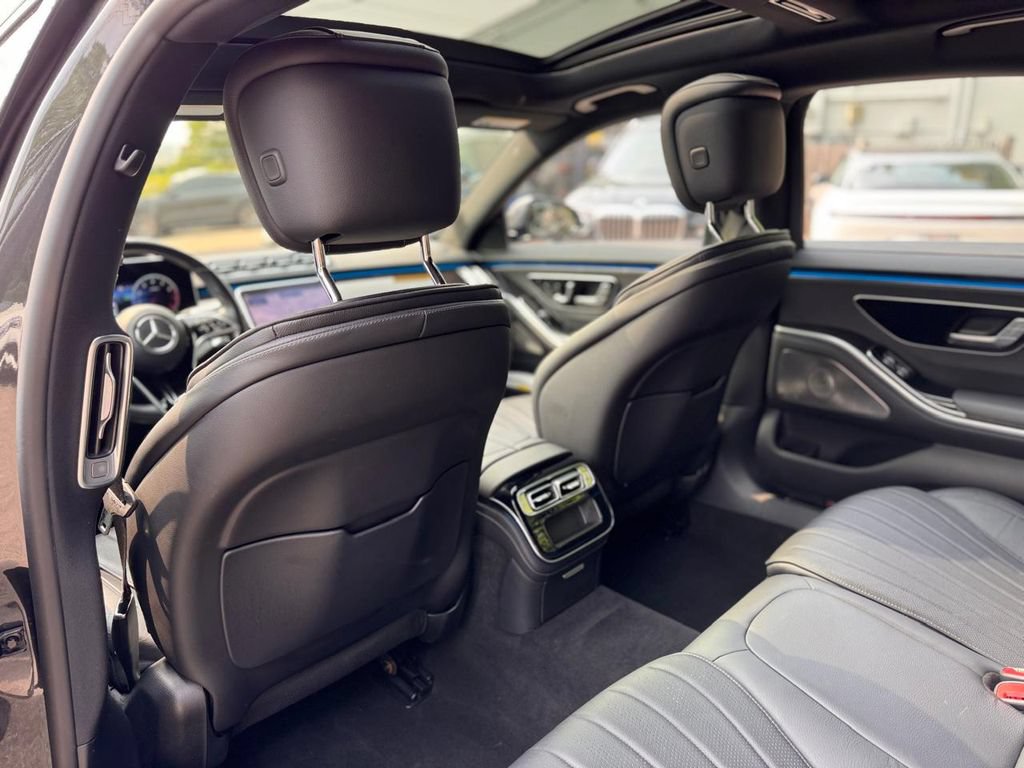 Used 2022 Mercedes-Benz S 500 4MATIC w/ 3D Technology Package image 23