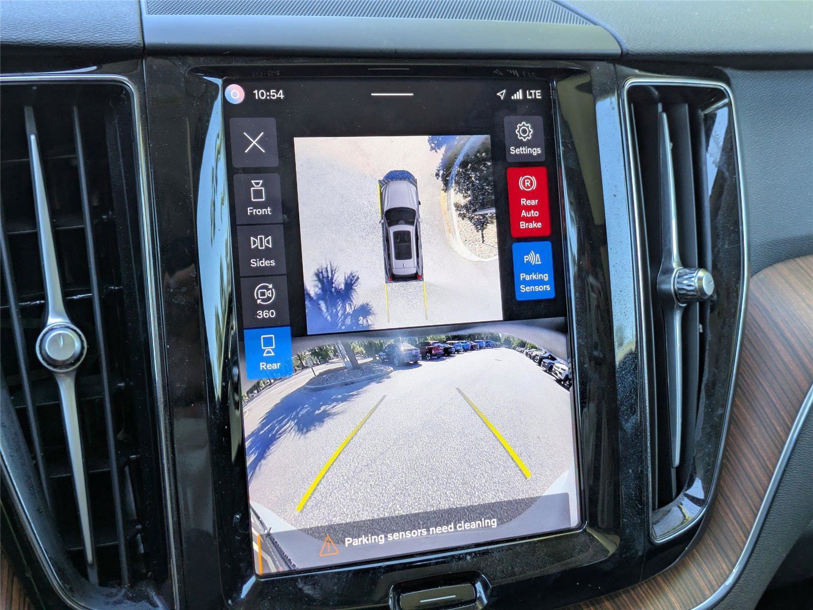 Used 2024 Volvo XC60 B5 Plus AWD/4WD image 25