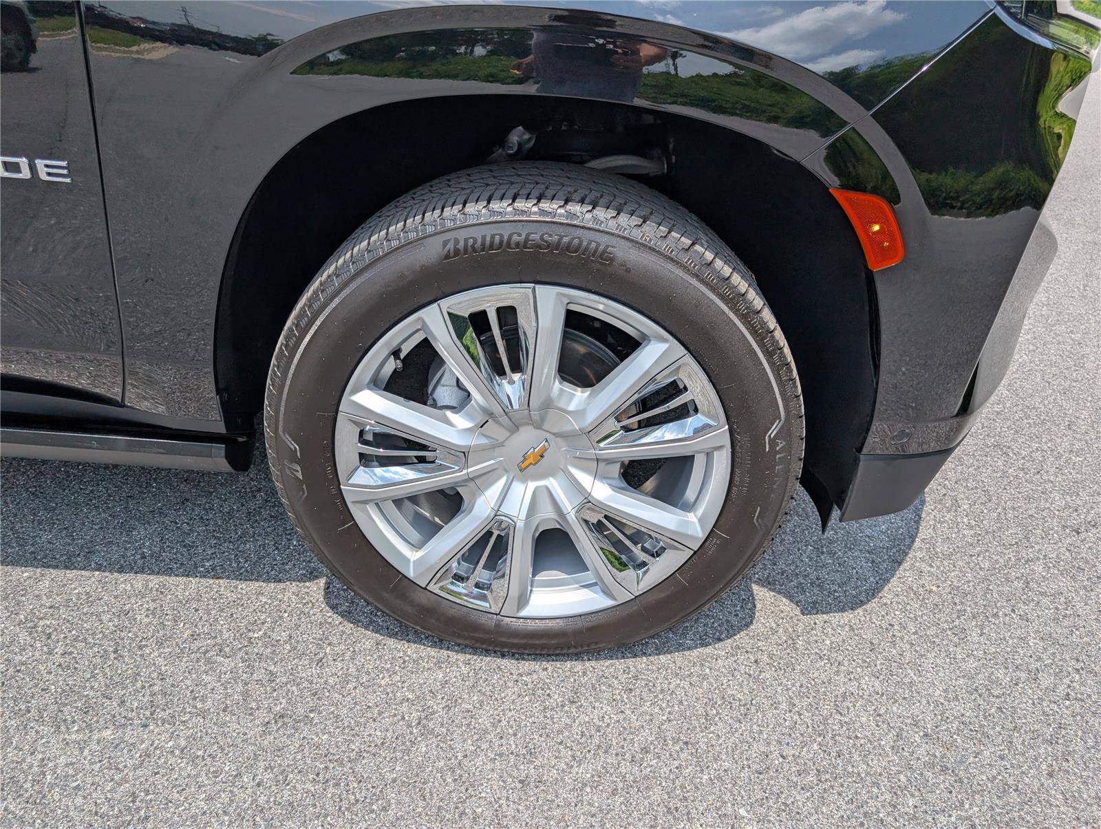Used 2024 Chevrolet Tahoe High Country w/ Advanced Technology Package AWD/4WD image 9