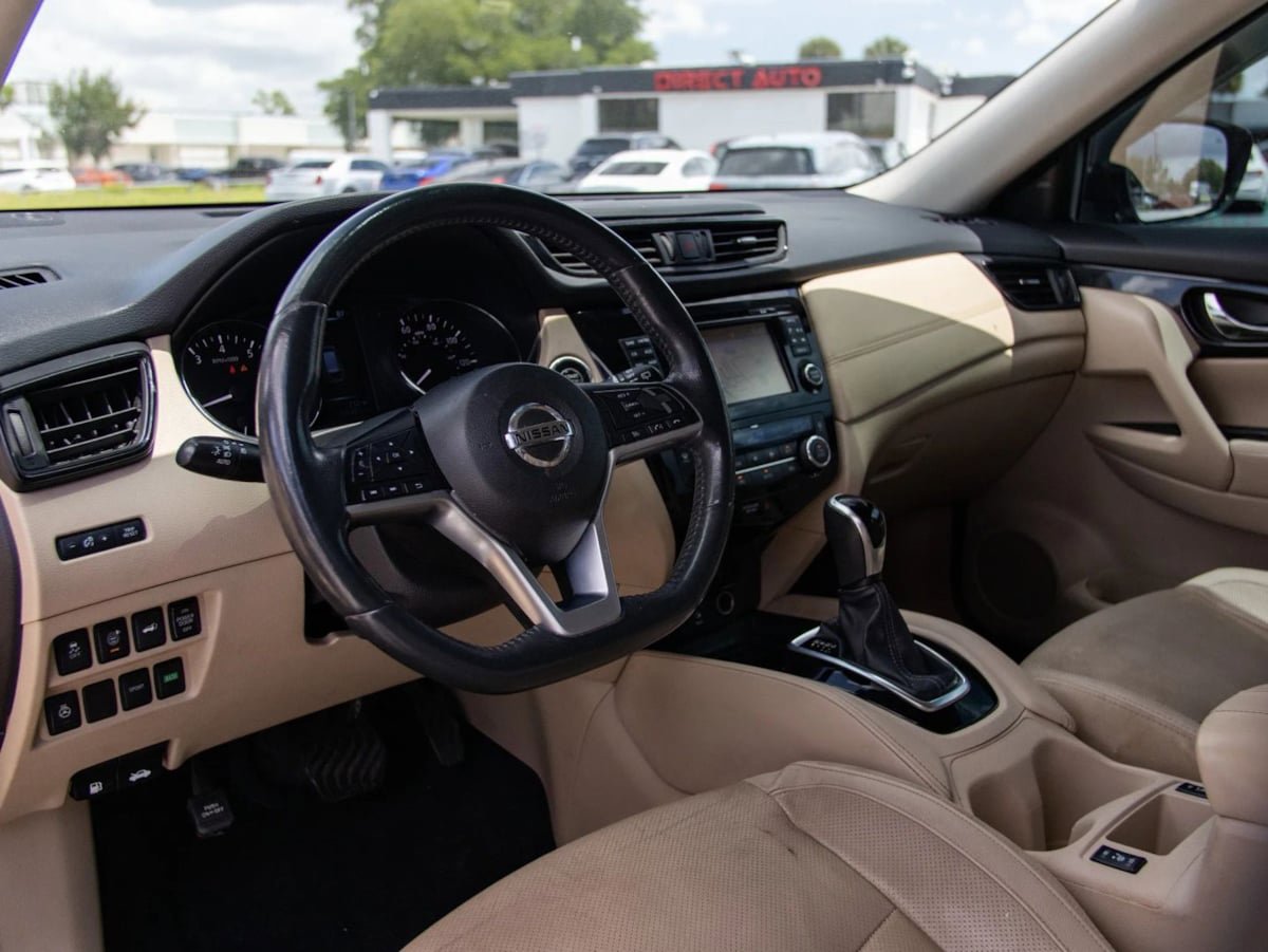 Used 2017 Nissan Rogue SL w/ SL Premium Package FWD image 18