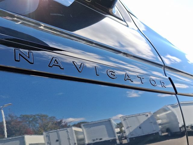 New 2025 Lincoln Navigator L Reserve w/ Jet Appearance Package AWD/4WD image 11