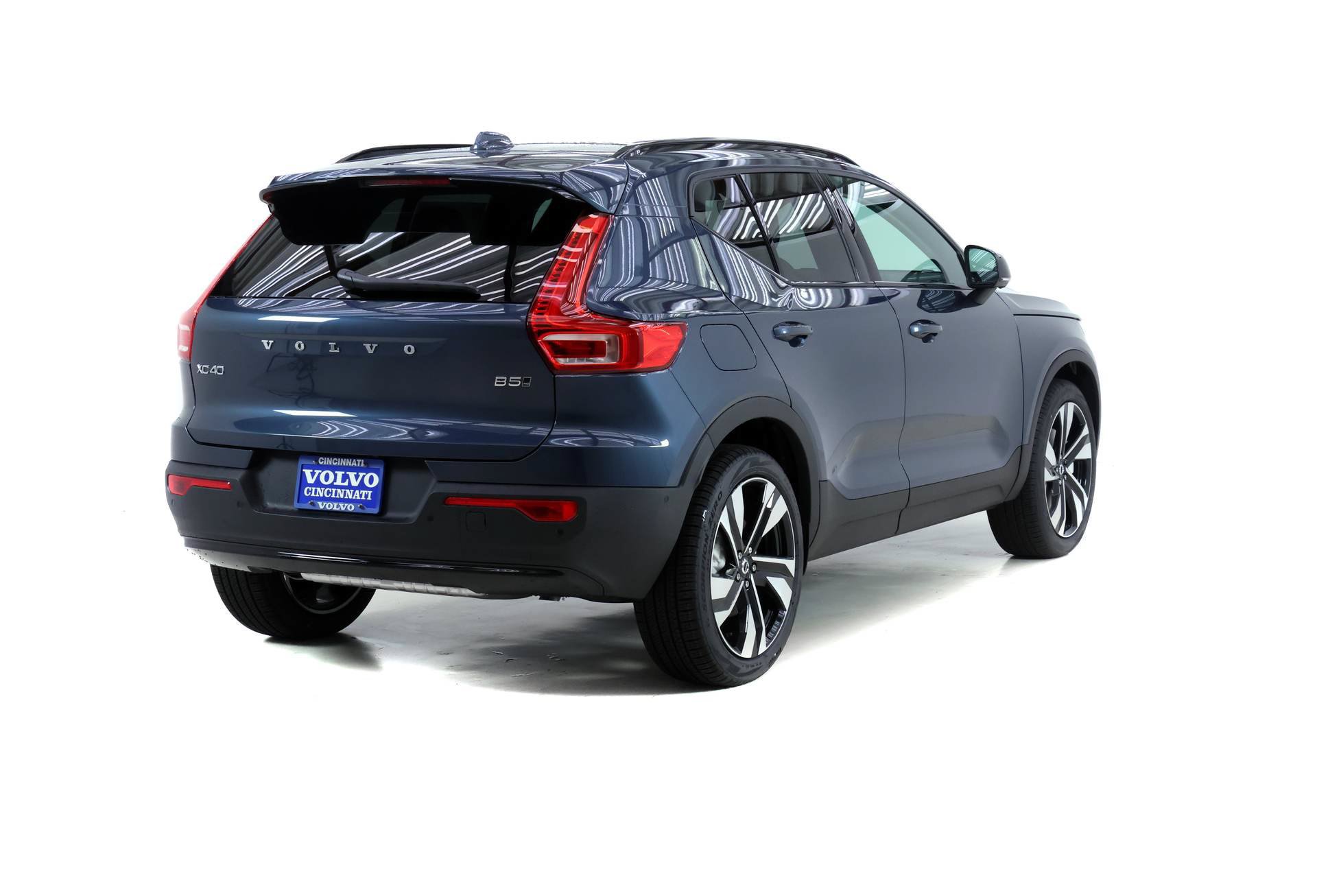 New 2026 Volvo XC40 B5 Ultra w/ Protection Package Premier AWD/4WD image 4