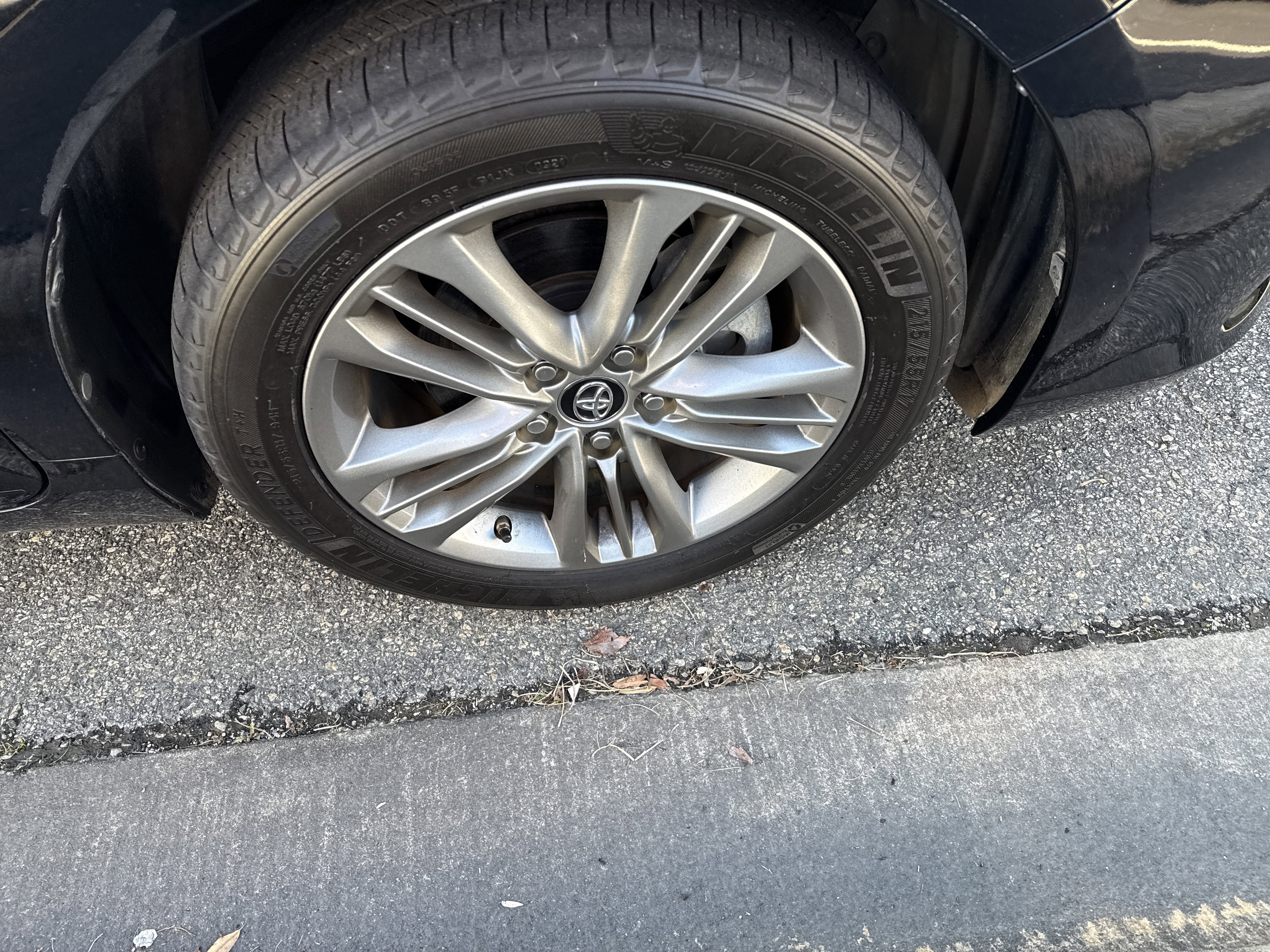 Used 2017 Toyota Camry SE image 11