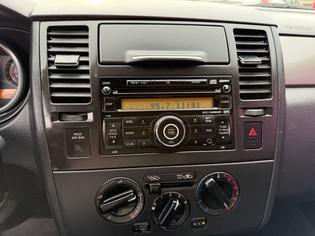 Used 2009 Nissan Versa 1.8 S image 9