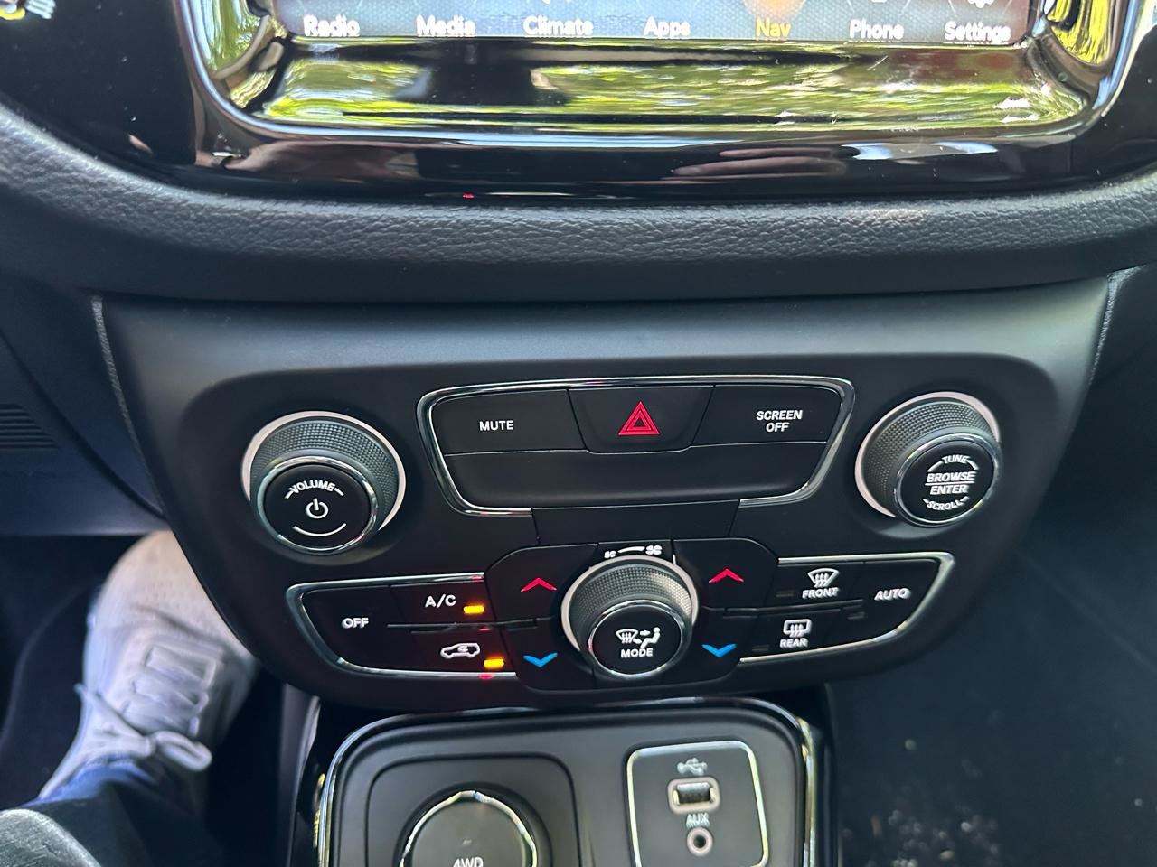 Used 2018 Jeep Compass Latitude w/ Popular Equipment Group AWD/4WD image 17