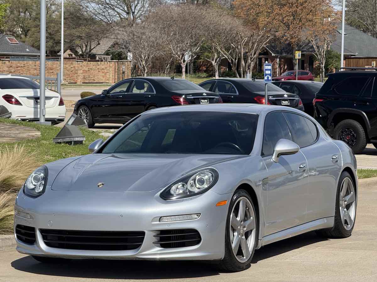Used 2015 Porsche Panamera S image 4