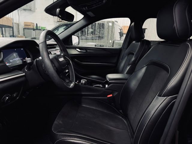 Used 2023 Jeep Grand Cherokee Altitude image 16