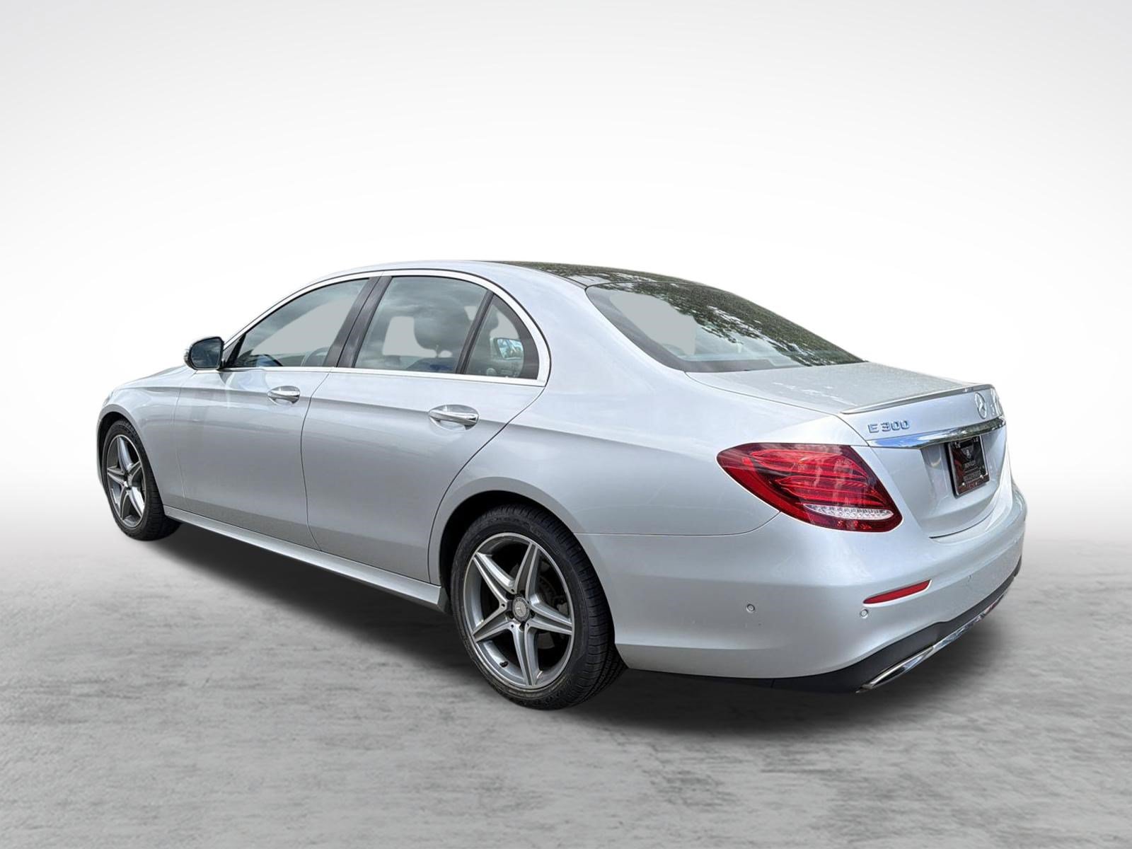 Used 2017 Mercedes-Benz E 300 4MATIC image 3