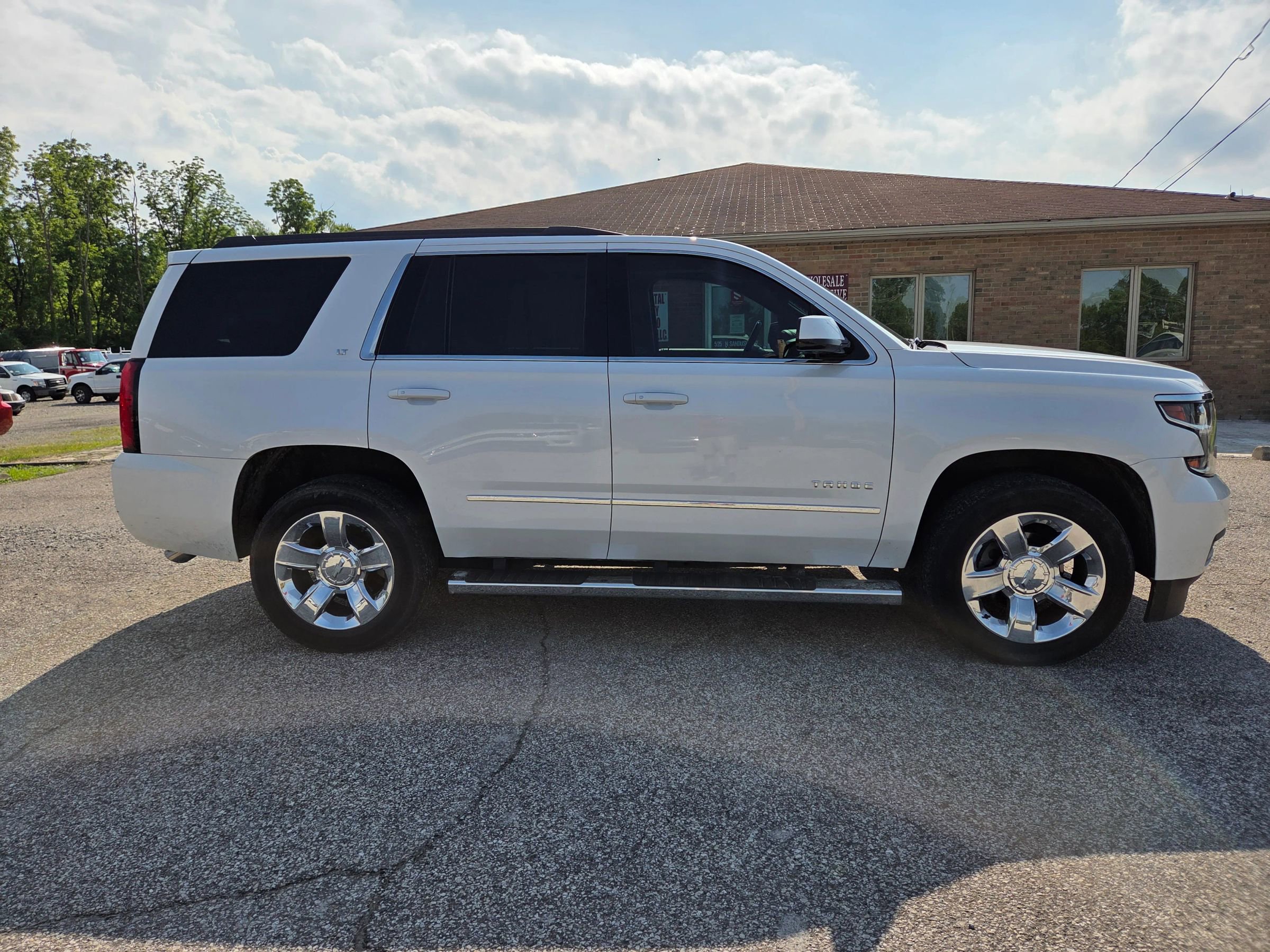 Used 2019 Chevrolet Tahoe LT w/ LT Signature Package AWD/4WD image 4