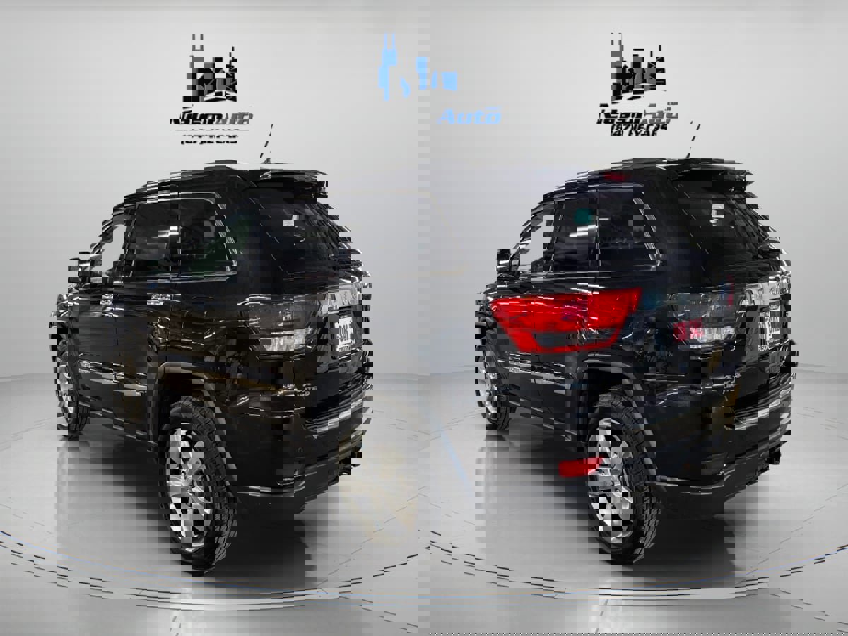 Used 2013 Jeep Grand Cherokee Limited w/ Trailer Tow Group image 8