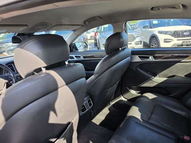 Used 2016 Hyundai Genesis 3.8 RWD image 12