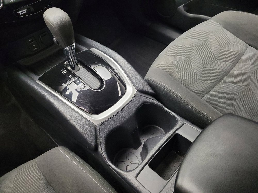 Used 2016 Nissan Rogue SV image 26