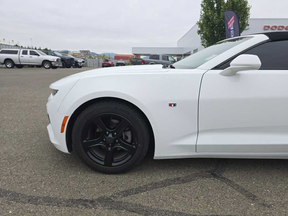 Used 2016 Chevrolet Camaro LT RWD image 13