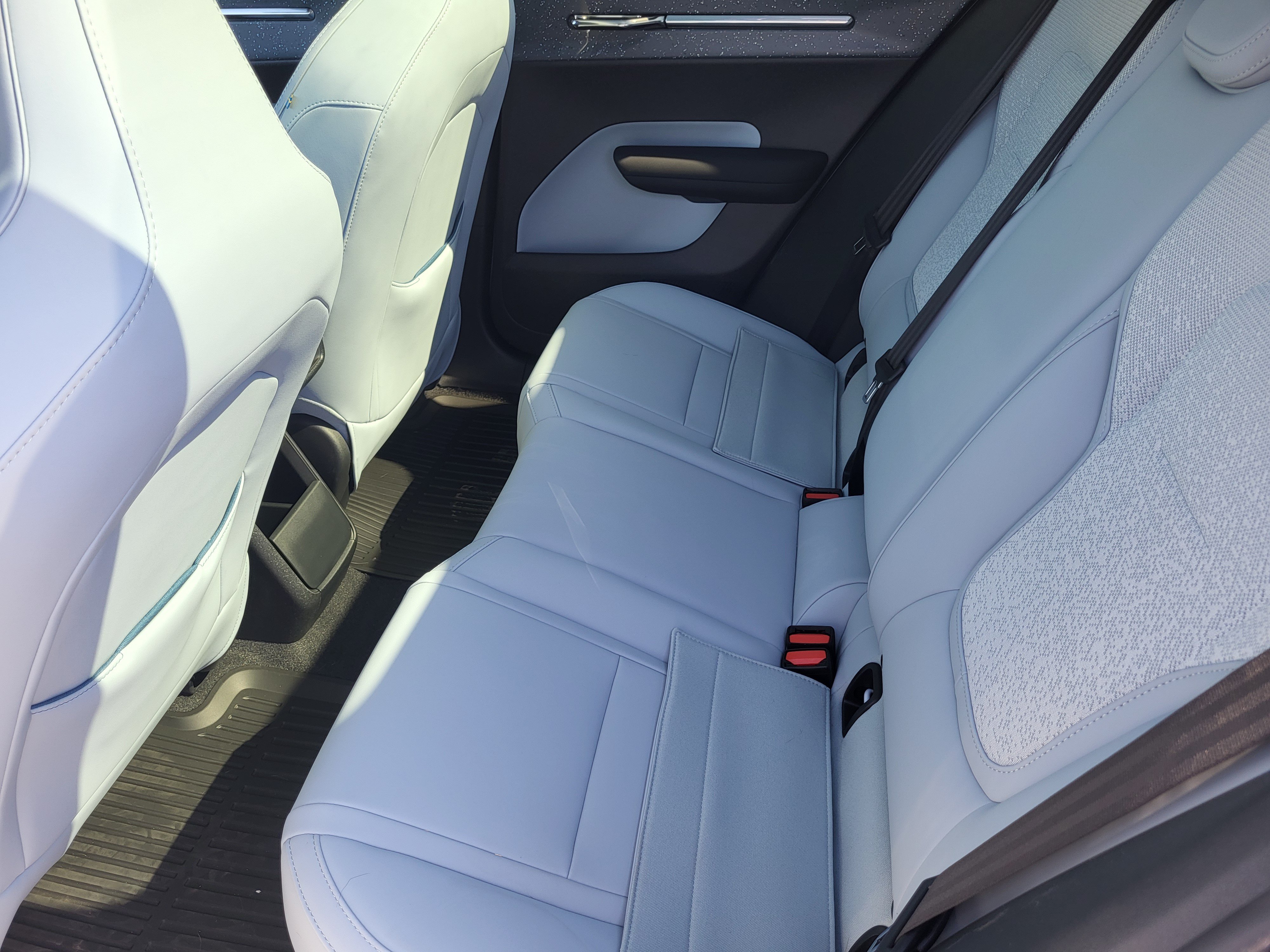 New 2026 Volvo EX30 Ultra w/ Protection Package AWD/4WD image 15
