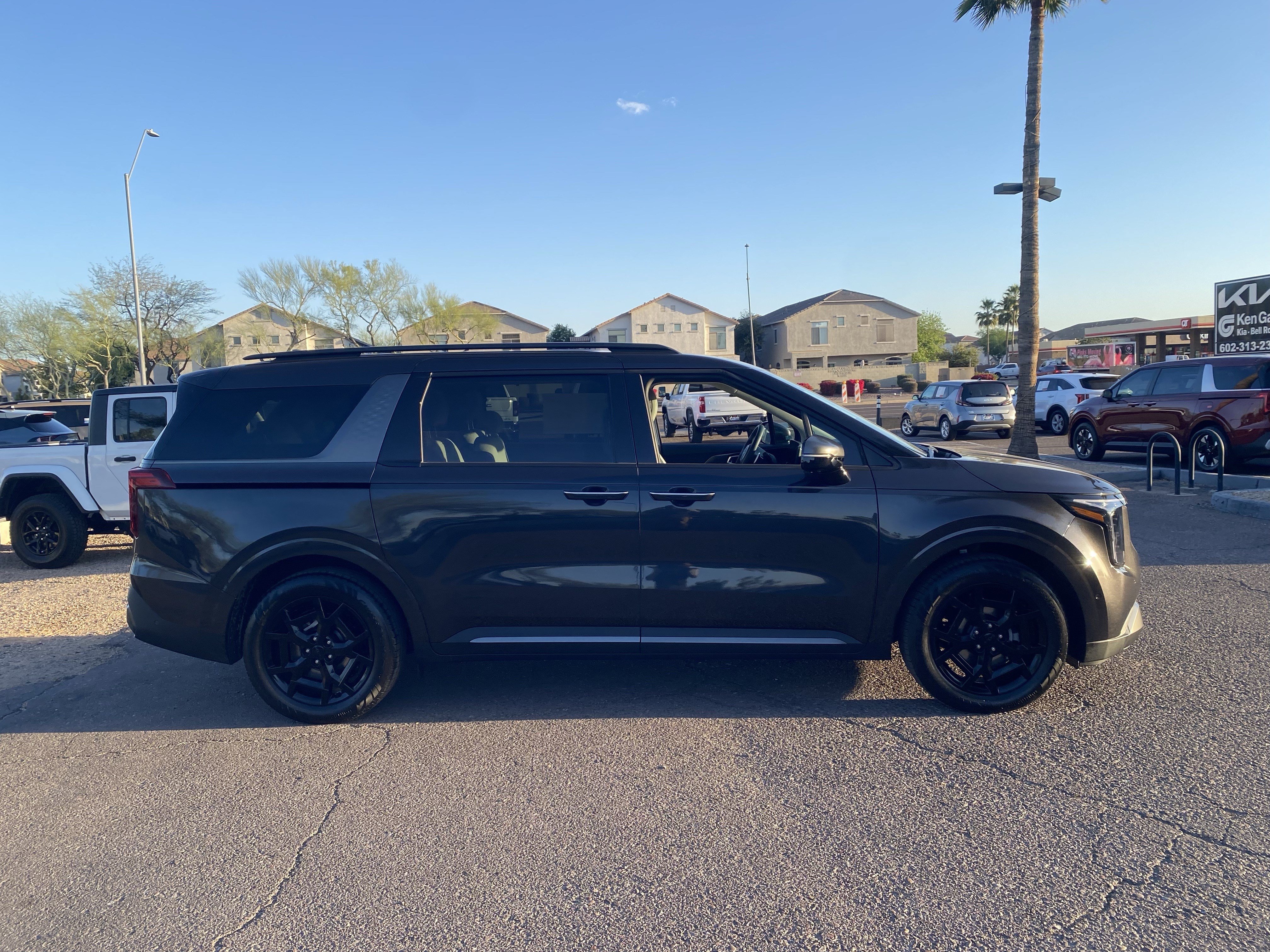 New 2026 Kia Carnival SX w/ SX Dark Edition Package FWD image 2