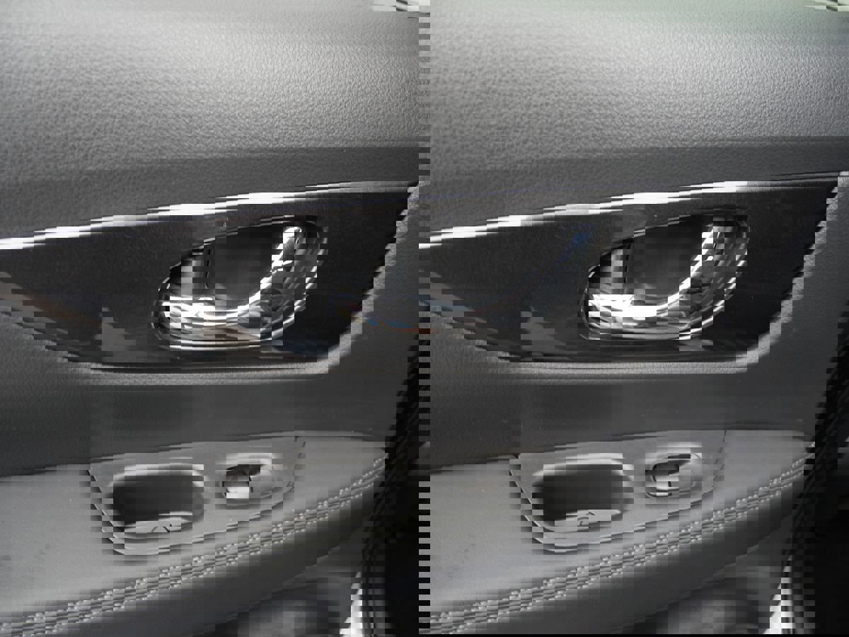 Used 2017 Nissan Rogue SV w/ SV Premium Package image 24