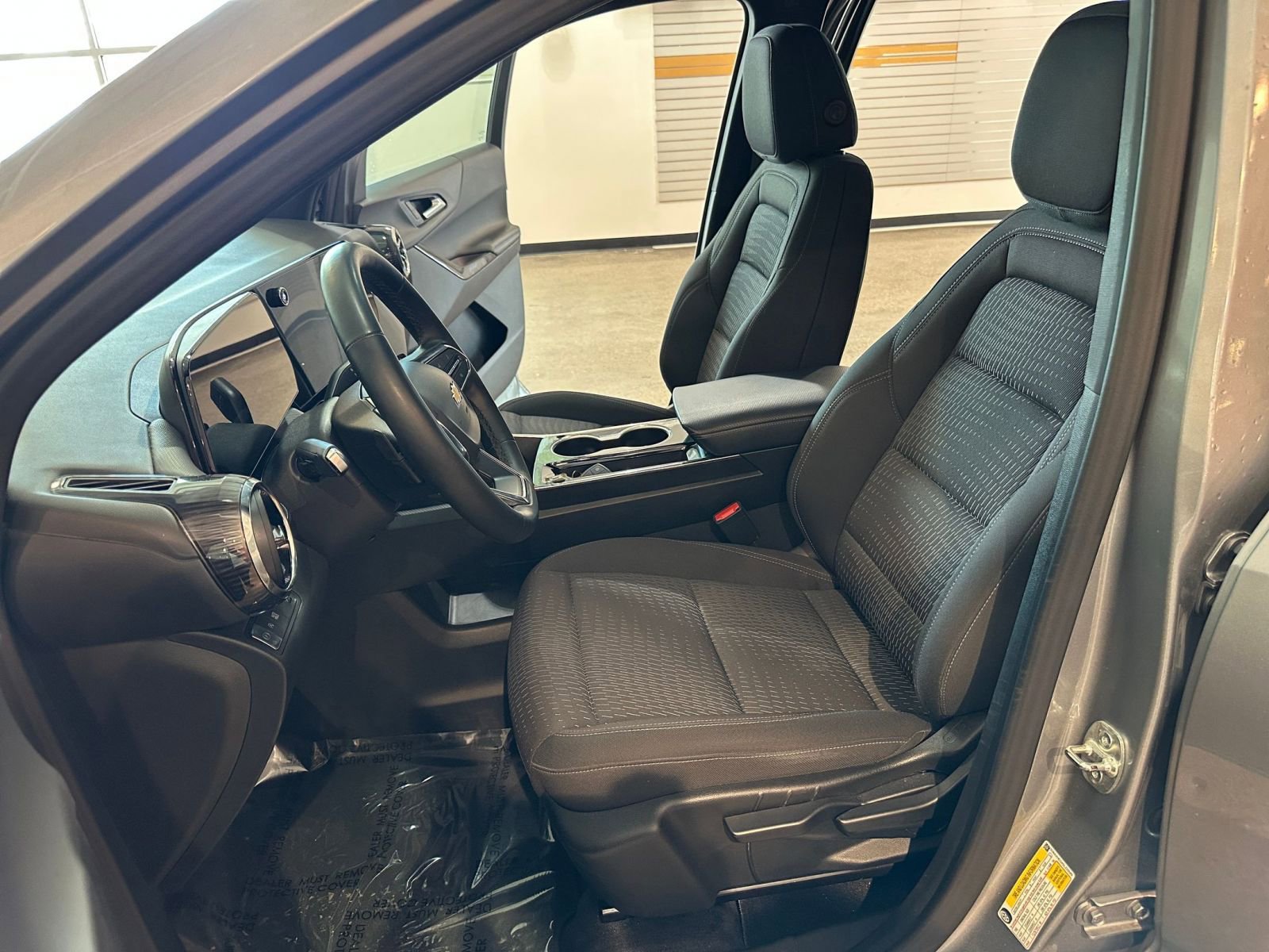 Used 2025 Chevrolet Equinox LT FWD image 27